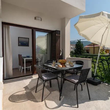 Apartment East Kastela Exterior photo