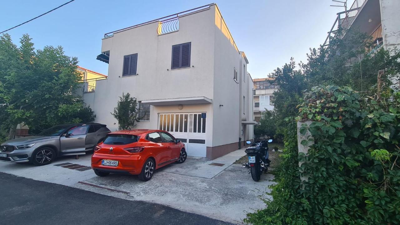 East Apartment *