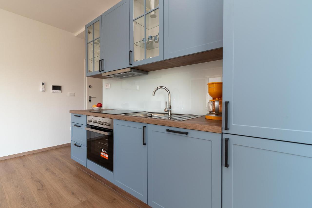 East Apartment *