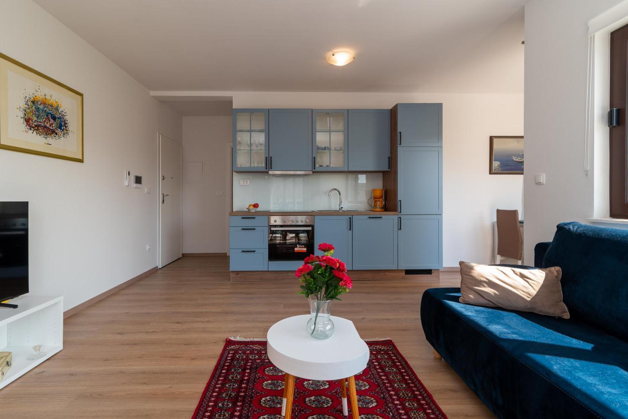 East Apartment *